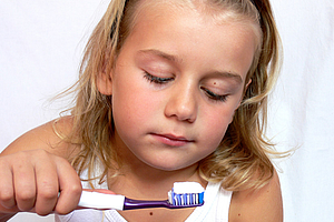 Kinder- und Jugendgesundheit: Mundhygiene mit Verbesserungsbedarf