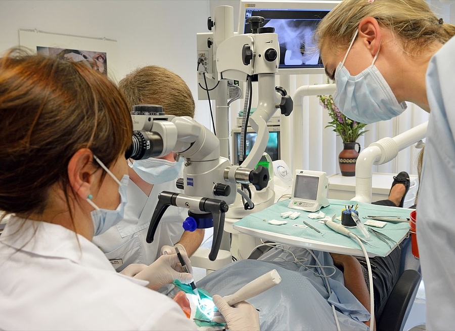 Für Zahn und Zahnfleisch: Jenaer Zahnklinik hat neue Öffnungszeiten