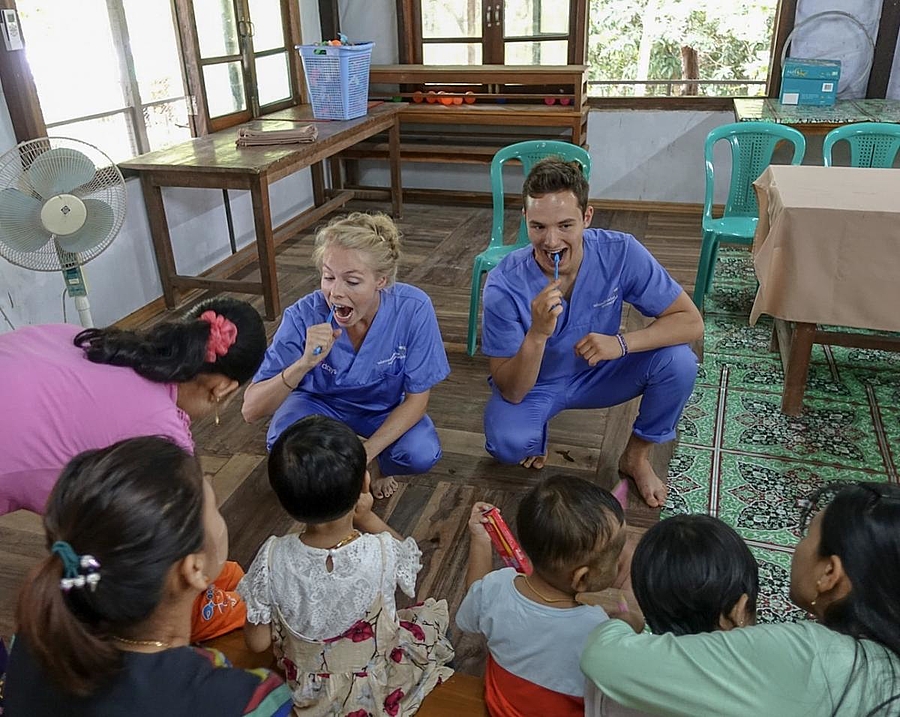 Zähneputzen in Naypiydaw