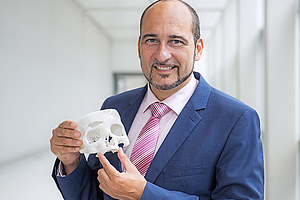 Neuer Professor für Mund-, Kiefer- und Gesichtschirurgie nahm seine Tätigkeit auf – Großer 3D-Druck-Kongress kommt nach Halle