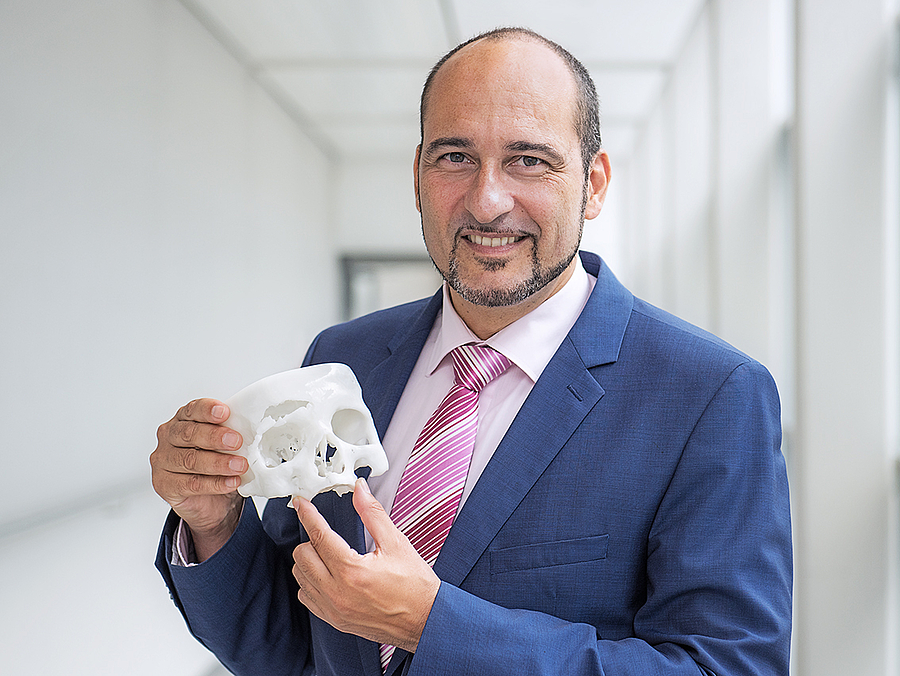 Neuer Professor für Mund-, Kiefer- und Gesichtschirurgie nahm seine Tätigkeit auf – Großer 3D-Druck-Kongress kommt nach Halle