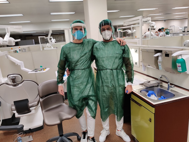 Bildtitel: Zwei zukünftige Space Dentists (v. links: Leander Benz, Aram Mitschikjan) 