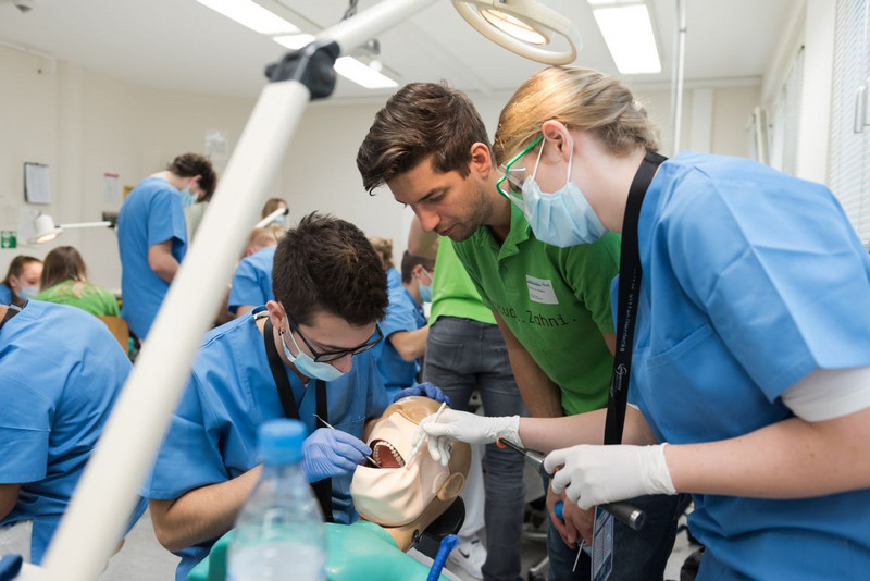 10. Schnupperstudium Zahnmedizin 10. Schnupperstudium Zahnmedizin